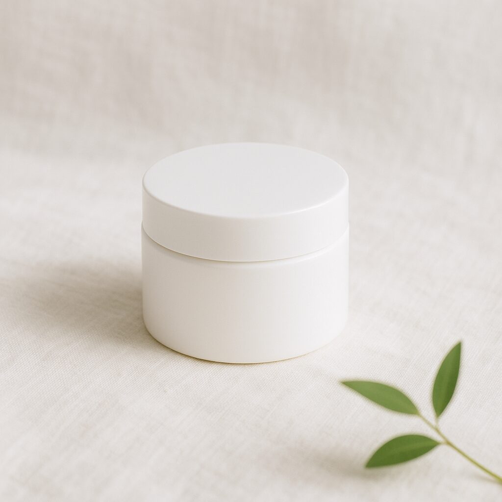 ファンデーションのヨレやムラを気にしている女性の頬